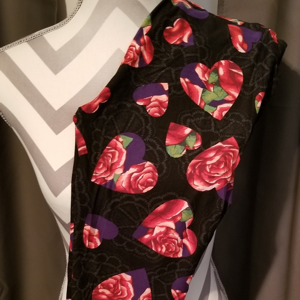 NWT LULAROE OS VALENTINE LEGGINGS. UNICORN